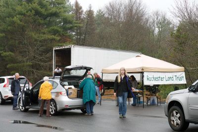 Electronic Recycling
The Rochester Land Trust held an electronics recycling drop-off on Saturday, April 23, during the Women’s Club’s Earth Day Town-wide Clean-up. They received a steady stream of retro radios, tube TVs, and boom boxes, making it look like a curatorship of a vintage electronics museum of sorts. Photos by Colin Veitch
