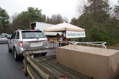 Electronic Recycling
The Rochester Land Trust held an electronics recycling drop-off on Saturday, April 23, during the Women’s Club’s Earth Day Town-wide Clean-up. They received a steady stream of retro radios, tube TVs, and boom boxes, making it look like a curatorship of a vintage electronics museum of sorts. Photos by Colin Veitch
