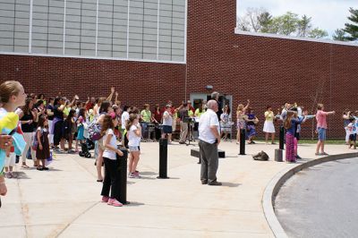 Last Day of School
June 19 was the last day of school at RMS, and the teachers and staff celebrated with their traditional student sendoff. Conductor Danni Kleiman led the teachers in song as the busses full of waving students looped around the parking lot before heading off toward summer break. Photos by Jean Perry
