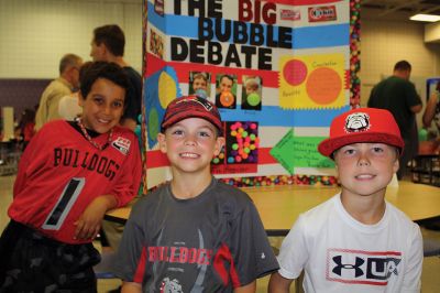 Rochester Memorial School Science Fair
Everyone was ‘sciencing’ at the Rochester Memorial School Science Fair the evening of Monday, June 6. Some unique experiments answered some provocative questions such as which type of gum flavor lasts longer: regular or sugarless? Can we slow down global warming with cow diapers? Can you bounce an egg? Photos by Jean Perry
