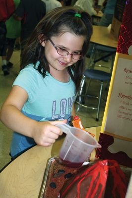 Rochester Memorial School Science Fair
Everyone was ‘sciencing’ at the Rochester Memorial School Science Fair the evening of Monday, June 6. Some unique experiments answered some provocative questions such as which type of gum flavor lasts longer: regular or sugarless? Can we slow down global warming with cow diapers? Can you bounce an egg? Photos by Jean Perry
