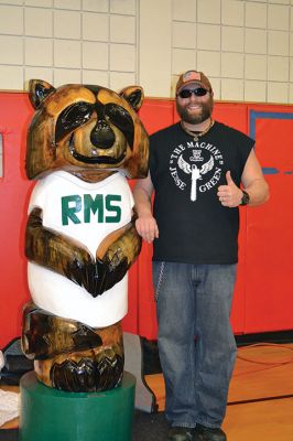 “The Machine” Jesse Green
Famous chainsaw artist and star of the National Geographic Channel TV show American Chainsaw, “The Machine” Jesse Green presented the RMS students with a one-of-a-kind chainsaw sculpture of Bandit, the RMS mascot, on December 15. Bandit will stand firm and tall (much taller than most of the students) at the school from now on, thanks to the coordination of the RMS PTO. Photos by Jean Perry
