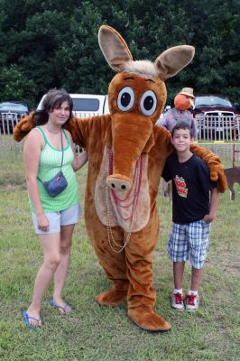 Aardvark at the Fair
The Wanderer's aardvark visited the Rochester Country Fair on August 22, 2009 and took some time to see the sights and pose with some visitors.
