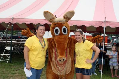 Aardvark at the Fair
The Wanderer's aardvark visited the Rochester Country Fair on August 22, 2009 and took some time to see the sights and pose with some visitors.
