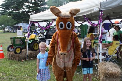 Aardvark at the Fair
The Wanderer's aardvark visited the Rochester Country Fair on August 22, 2009 and took some time to see the sights and pose with some visitors.
