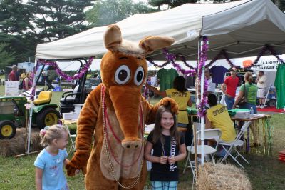 Aardvark at the Fair
The Wanderer's aardvark visited the Rochester Country Fair on August 22, 2009 and took some time to see the sights and pose with some visitors.
