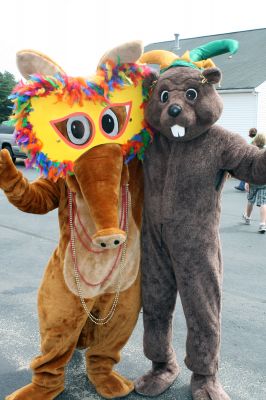 Aardvark at the Fair
The Wanderer's aardvark visited the Rochester Country Fair on August 22, 2009 and took some time to see the sights and pose with some visitors.
