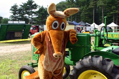 Aardvark at the Fair
The Wanderer's aardvark visited the Rochester Country Fair on August 22, 2009 and took some time to see the sights and pose with some visitors.
