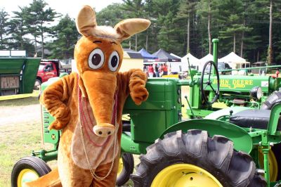 Aardvark at the Fair
The Wanderer's aardvark visited the Rochester Country Fair on August 22, 2009 and took some time to see the sights and pose with some visitors.
