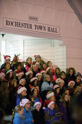 Rochester Christmas Tree Lighting
Rochester held its annual tree lighting on Monday night, December 7, in front of the Town Hall. Hundreds attended and greeted jolly old Saint Nick as he rode in on the town’s new yellow fire tower truck. RMS students in the band and chorus sang Christmas carols and guests enjoyed complimentary cider and cocoa inside Town Hall afterwards. Photos by Colin Veitch
