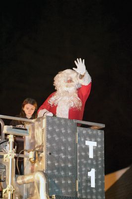 Rochester Christmas Tree Lighting
Rochester held its annual tree lighting on Monday night, December 7, in front of the Town Hall. Hundreds attended and greeted jolly old Saint Nick as he rode in on the town’s new yellow fire tower truck. RMS students in the band and chorus sang Christmas carols and guests enjoyed complimentary cider and cocoa inside Town Hall afterwards. Photos by Colin Veitch
