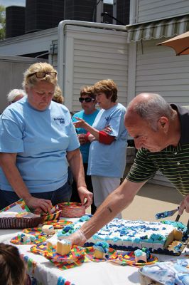 Rochester turned 340 
Hey, hey, it’s your birthday, Rochester! Rochester turned 340 years old on June 4, and the third grade class from RMS was invited to celebrate with some cake and ice cream at the senior center on Tuesday. Students started the day with a tour around historic Rochester before breaking for lunch and sharing a large birthday cake with seniors. Students also received a free “Rochester 340” t-shirt, courtesy of a grant that funded the students’ birthday gifts. Photos by Jean Perry
