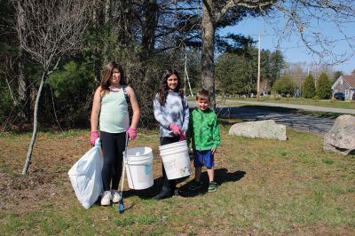 Rochester Women’s Club Earth Day Cleanup 
Saturday’s Rochester Women’s Club Earth Day Cleanup event. Families and friends were out and about, along with members of Boy Scout Troop 31, pulling all sorts of unpleasant surprises from the roadside. Photo by Mick Colageo
