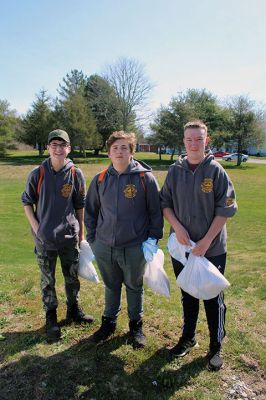 Rochester Women’s Club Earth Day Cleanup 
Saturday’s Rochester Women’s Club Earth Day Cleanup event. Families and friends were out and about, along with members of Boy Scout Troop 31, pulling all sorts of unpleasant surprises from the roadside. Photo by Mick Colageo
