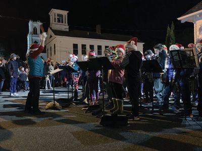 Rochester’s Tree Lighting
Rochester’s star-topped tree outside the Town Hall is dazzling this year with its new multi-colored lights lit for the first time on December 3 for the annual Rochester tree lighting ceremony. The RMS band and chorus kept the festive music going all the way up to Santa’s exciting arrival via fire truck. Photos by Jean Perry
