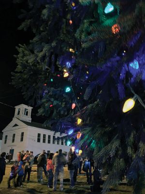 Rochester’s Tree Lighting
Rochester’s star-topped tree outside the Town Hall is dazzling this year with its new multi-colored lights lit for the first time on December 3 for the annual Rochester tree lighting ceremony. The RMS band and chorus kept the festive music going all the way up to Santa’s exciting arrival via fire truck. Photos by Jean Perry
