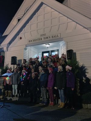 Rochester’s Tree Lighting
Rochester’s star-topped tree outside the Town Hall is dazzling this year with its new multi-colored lights lit for the first time on December 3 for the annual Rochester tree lighting ceremony. The RMS band and chorus kept the festive music going all the way up to Santa’s exciting arrival via fire truck. Photos by Jean Perry
