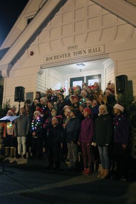 Rochester’s Tree Lighting
Rochester’s star-topped tree outside the Town Hall is dazzling this year with its new multi-colored lights lit for the first time on December 3 for the annual Rochester tree lighting ceremony. The RMS band and chorus kept the festive music going all the way up to Santa’s exciting arrival via fire truck. Photos by Jean Perry
