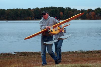 Memorial Fly Float
Dozens enjoyed sights of whizzing planes over Marys Pond in Rochester, MA on Sunday, October 24 at the Second Annual John Nicolaci Memorial Float Fly. The event, hosted by the Bristol County Control Club, featured Radio Control seaplanes and their builders and flyers. Photos by Laura Pedulli.
