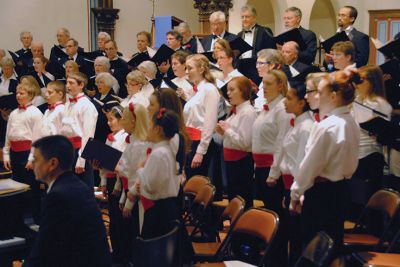 Sippican Choral Society
The Sippican Choral Society with the SouthCoast Children’s Chorus presented its 2013 Christmas concert, last weekend which included “A Ceremony of Carols” by Benjamin Britten celebrating the 100th anniversary of Britten’s birth. Photo courtesy Bernadette Kelly
