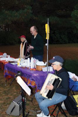 Salty’s Silvery Moon Soiree
The Mattapoisett Lands Trust’s Salty’s Silvery Moon Soiree last Friday at Dunseith Gardens featured cooking fires with hay-bale seating for s’mores, as well as cider. Simon Brooks provided music and storytelling. Photos by Paul Lopes and Felix Perez.
