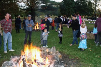 Salty’s Silvery Moon Soiree
The Mattapoisett Lands Trust’s Salty’s Silvery Moon Soiree last Friday at Dunseith Gardens featured cooking fires with hay-bale seating for s’mores, as well as cider. Simon Brooks provided music and storytelling. Photos by Paul Lopes and Felix Perez.
