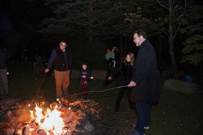 Salty’s Silvery Moon Soiree
On October 25, families gathered around the fire with Salty the Seahorse to enjoy some storytelling and the general splendor of nighttime in Dunseith Gardens. Salty’s Silvery Moon Soiree is a fall tradition sponsored by the Mattapoisett Land Trust. Guests enjoy s’mores and cider, music, and stories told by Toby Gills. Center School students created special lanterns for the event. Photos by Colin Veitch
