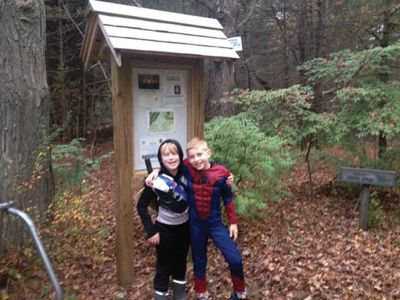 Hairy Scary Halloween Stroll
The inaugural Hairy Scary Halloween Stroll, presented by the Sippican Lands Trust, drew a big crowd of thrill-seekers over the weekend at Peirson Woods. Toby Dills served as guest storyteller. Photos courtesy Yelena Sheynin
