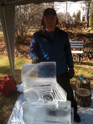 Ice Sculptor
On Saturday, December 10, local sand and ice sculptor and painter Timothy Wade will give an ice carving demonstration starting at 10:00 am in Bicentennial Park across from the Marion Art Center on the Corner of Main and Spring Streets. Photo courtesy of the Marion Art Center.
