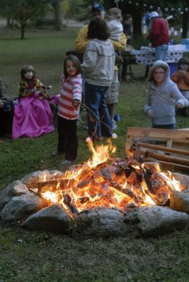 Silvery Moon
The Mattapoisett Land Trusts fourth annual Salty Silvery Moon Soiree at Dunseith Gardens on Saturday, October 23 attracted throngs of lovers of campfires, smores, old-fashioned storytelling and cider. Photos by Laura Pedulli.
