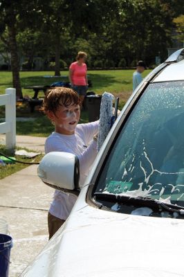 Sippican Elementary School 
Saturday's car wash held at Sippican Elementary School to raise money for Grade 6 extracurricular activities. Photos by Mick Colageo
