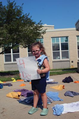 Sippican Elementary School 
Saturday's car wash held at Sippican Elementary School to raise money for Grade 6 extracurricular activities. Photos by Mick Colageo
