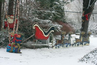 First Snow
A winter wonderland descended upon the Tri-Town overnight on Sunday, December 19, 2010, blanketing the towns with snow just in time for the holidays. Photos by Laura Pedulli. 
