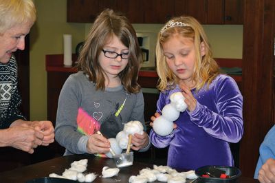 Build-your-own Snowman
Under the direction of Jeanne McCullough, children at the Mattapoisett Free Library on December 30 participated in a step-by-step build-your-own snowperson activity during the winter school break. Little fingers sticky with glue flattened out cotton balls and fastened them to prefabricated Styrofoam snowperson shapes, and then glued on the trimmings under the guidance of caregivers. Photos by Jean Perry
