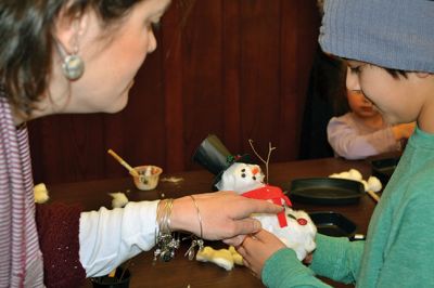 Build-your-own Snowman
Under the direction of Jeanne McCullough, children at the Mattapoisett Free Library on December 30 participated in a step-by-step build-your-own snowperson activity during the winter school break. Little fingers sticky with glue flattened out cotton balls and fastened them to prefabricated Styrofoam snowperson shapes, and then glued on the trimmings under the guidance of caregivers. Photos by Jean Perry
