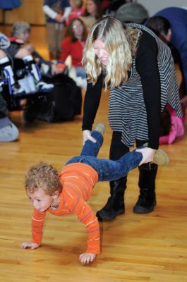 Family Fun
The Tri-Town Strengthening Families Fair held at Sippican School on January 28 included a performance from Toe Jam Puppet Band. Photo by Felix Perez
