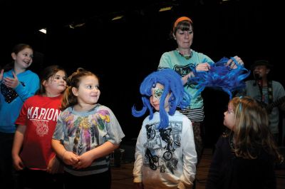 Family Fun
The Tri-Town Strengthening Families Fair held at Sippican School on January 28 included a performance from Toe Jam Puppet Band. Photo by Felix Perez
