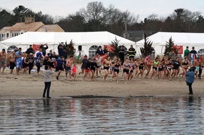 Tabor Academy Plunge
Tabor Academy students and faculty’ took the plunge’ on January 22 during the school’s first annual Polar Plunge to benefit Special Olympics, raising $12,300! Temps were in the 50s, but the water was a cool 45 degrees. Photos by Jean Perry
