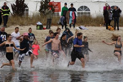 Tabor Academy Plunge
Tabor Academy students and faculty’ took the plunge’ on January 22 during the school’s first annual Polar Plunge to benefit Special Olympics, raising $12,300! Temps were in the 50s, but the water was a cool 45 degrees. Photos by Jean Perry
