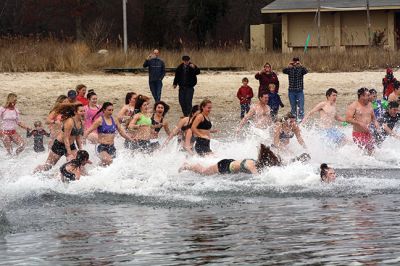 Tabor Academy Plunge
Tabor Academy students and faculty’ took the plunge’ on January 22 during the school’s first annual Polar Plunge to benefit Special Olympics, raising $12,300! Temps were in the 50s, but the water was a cool 45 degrees. Photos by Jean Perry
