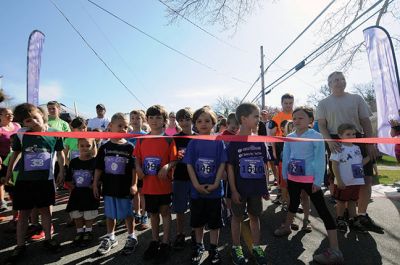 8th Annual Tiara 5K Mother’s Day Race
The Women’s Fund held their 8th Annual Tiara 5K Mother’s Day Race, Walk and Fun Run on a lovely Sunday morning. Dozens turned out to enjoy the music, activities and lovely village course. For more information on the Women’s Fund visit: www.womensfundsema.org. Photos by Felix Perez
