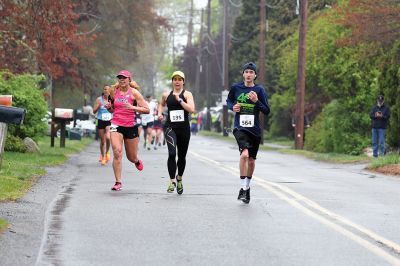 Tiara 5K Road Race
The Tiara 5K road race sponsored by Oxford Creamery has become a staple Mother’s Day tradition in Mattapoisett. The weather was damp and chilly, but still 441 runners turned out for the Mattapoisett village run to benefit the Women’s Fund of New Bedford. Photos by Colin Veitch
