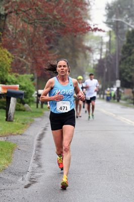 Tiara 5K Road Race
The Tiara 5K road race sponsored by Oxford Creamery has become a staple Mother’s Day tradition in Mattapoisett. The weather was damp and chilly, but still 441 runners turned out for the Mattapoisett village run to benefit the Women’s Fund of New Bedford. Photos by Colin Veitch
