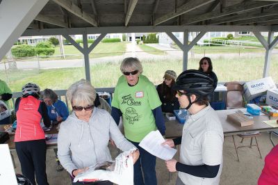 Tour de Crème
The Mattapoisett Land Trust in tandem with the Mattapoisett Bike Path Committee held its first Tour de Crème on Sunday, May 22. The fundraiser brought groups on three different courses – 13-, 25-, and 48-miles long – winding their way through area towns and making stops at various local ice cream parlors. Although rain was in the forecast all week, the over 150 participants lucked out with only partly cloudy skies. Photos by Colin Veitch
