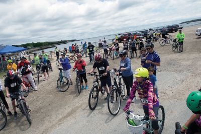 Tour de Crème
The Mattapoisett Land Trust in tandem with the Mattapoisett Bike Path Committee held its first Tour de Crème on Sunday, May 22. The fundraiser brought groups on three different courses – 13-, 25-, and 48-miles long – winding their way through area towns and making stops at various local ice cream parlors. Although rain was in the forecast all week, the over 150 participants lucked out with only partly cloudy skies. Photos by Colin Veitch
