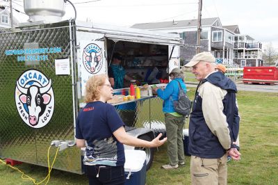 Tour de Crème
The Mattapoisett Land Trust in tandem with the Mattapoisett Bike Path Committee held its first Tour de Crème on Sunday, May 22. The fundraiser brought groups on three different courses – 13-, 25-, and 48-miles long – winding their way through area towns and making stops at various local ice cream parlors. Although rain was in the forecast all week, the over 150 participants lucked out with only partly cloudy skies. Photos by Colin Veitch
