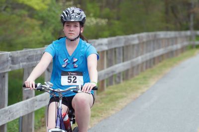 Tour de Crème
The Mattapoisett Land Trust in tandem with the Mattapoisett Bike Path Committee held its first Tour de Crème on Sunday, May 22. The fundraiser brought groups on three different courses – 13-, 25-, and 48-miles long – winding their way through area towns and making stops at various local ice cream parlors. Although rain was in the forecast all week, the over 150 participants lucked out with only partly cloudy skies. Photos by Colin Veitch
