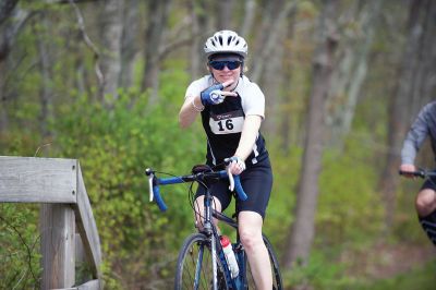 Tour de Crème
The Mattapoisett Land Trust in tandem with the Mattapoisett Bike Path Committee held its first Tour de Crème on Sunday, May 22. The fundraiser brought groups on three different courses – 13-, 25-, and 48-miles long – winding their way through area towns and making stops at various local ice cream parlors. Although rain was in the forecast all week, the over 150 participants lucked out with only partly cloudy skies. Photos by Colin Veitch
