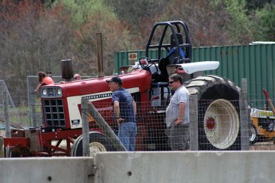 Rochester Tractor Pull
If you were anywhere near the Rochester Country Fair grounds on Saturday, you heard the familiar sounds of revving tractor engines echoing throughout the town. The country fair committee held a tractor pull/swap fundraiser on April 29. Those who attended got an early taste of the sights, sounds, and smells of the Rochester Country Fair with dirt flying, engines blasting, and diesel smoke billowing up into the air. Photos by Jean Perry
