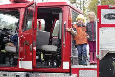 Kids Equipment Fun Day
Saturday, May 7, was the date for the annual Kids Equipment Fun Day at Washburn Park in Marion, sponsored by Marion Recreation. The kids climbed aboard ambulances, fire trucks, police cruisers, and even the harbormaster’s boat. This year, Recreation Director and Selectman Jody Dickerson served up free hotdogs during the popular event that seemed to draw a bigger crowd this year than the previous years. Photos by Ethan Akins
